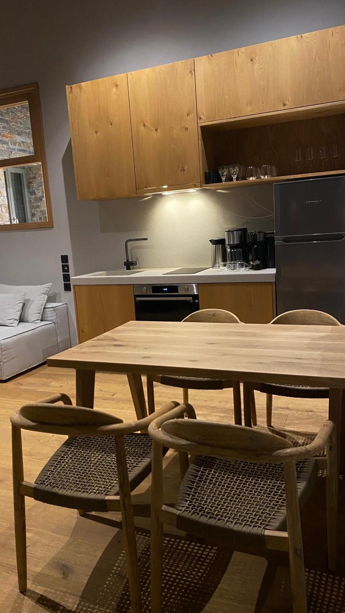 Ej Boutique Suites Милина Экстерьер фото